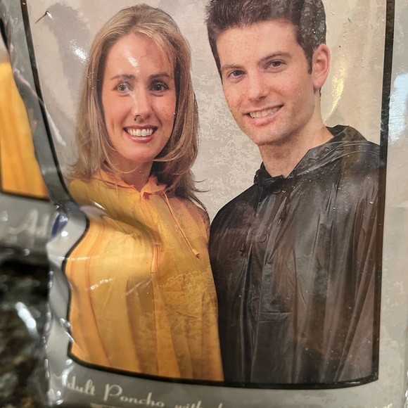 3 Brand New Unisex Adult Raindeer Hooded Reusable Rain Ponchos - Picture 4 of 5